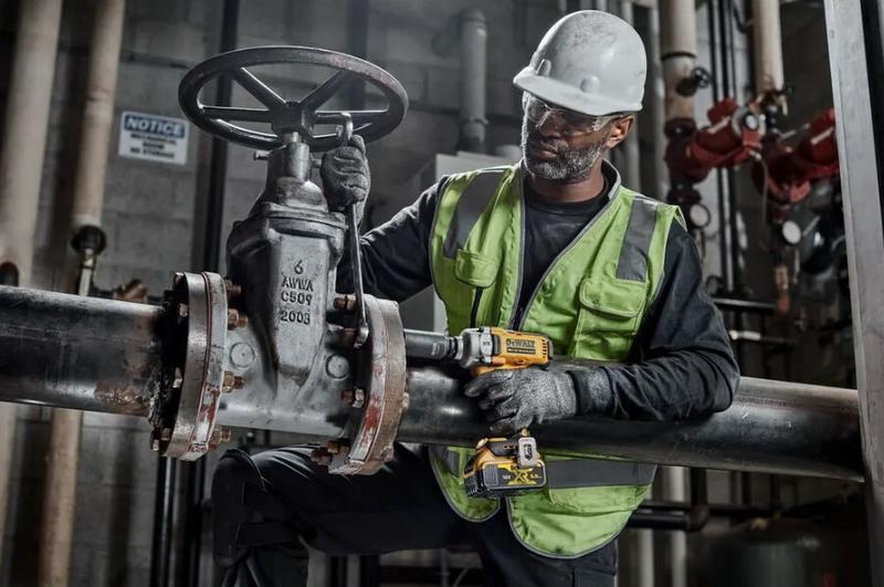 Гайкокрут ударний акумуляторний безщітковий DeWALT DCF892N+DCB187
