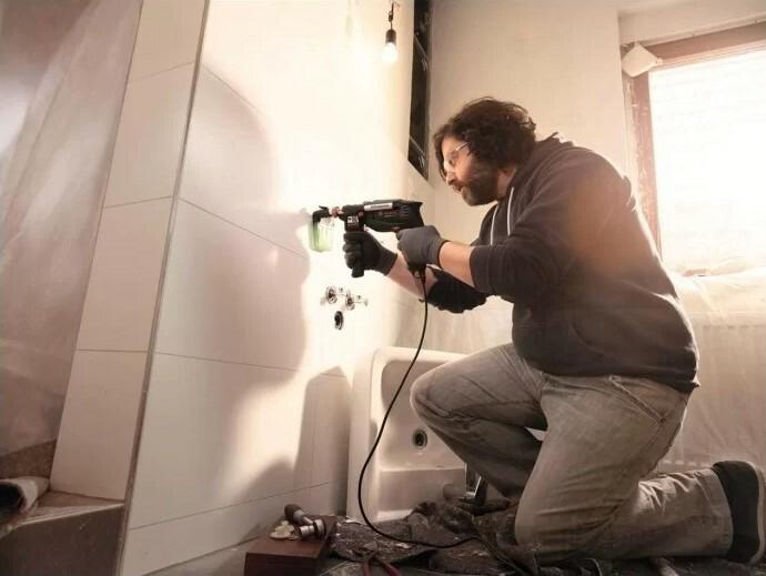 Ударний дриль Bosch UniversalImpact 700 + комплект свердел та біт 39 шт. (060313100A)