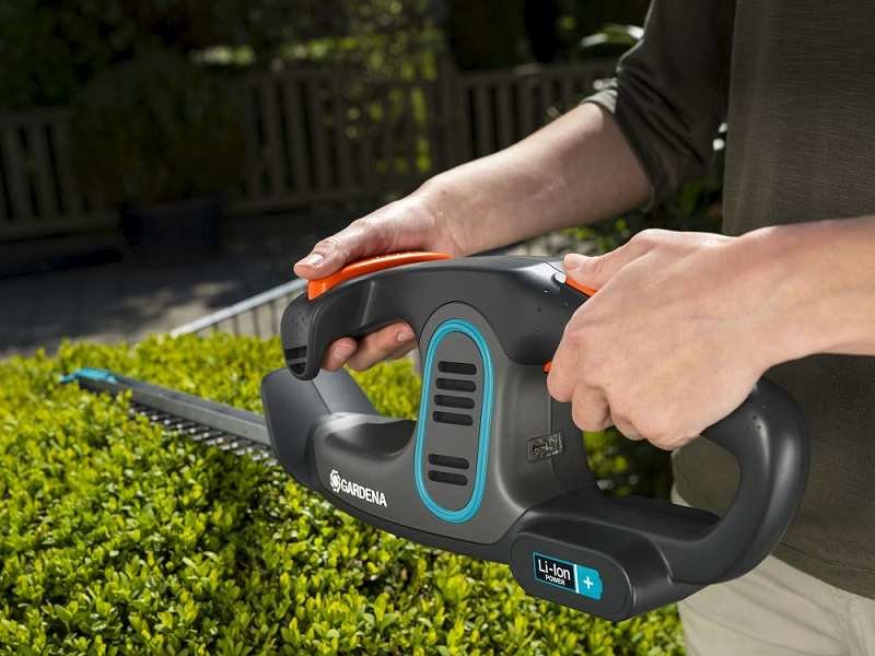 Акумуляторні ножиці для живоплоту Gardena EasyCut Li (09836-20)